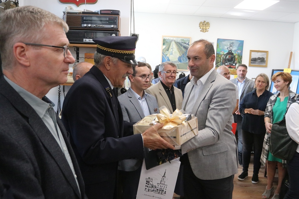 Odbiór lokomotywy Julia i 10-lecie Muzeum Kasa Biletowa z pamiątkami kolejowymi Jerzego Grabowskiego [18.09.2025] - zdjęcie #16 - eOstroleka.pl
