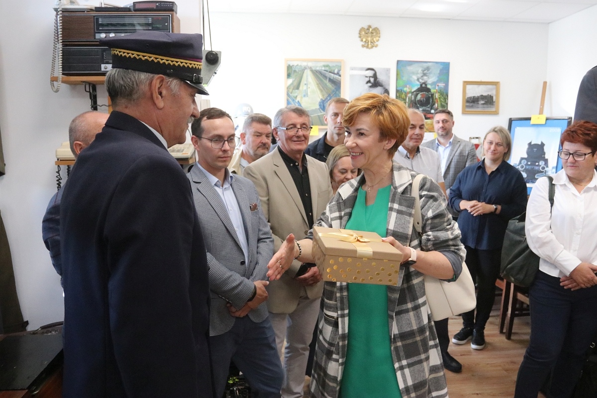 Odbiór lokomotywy Julia i 10-lecie Muzeum Kasa Biletowa z pamiątkami kolejowymi Jerzego Grabowskiego [18.09.2025] - zdjęcie #14 - eOstroleka.pl