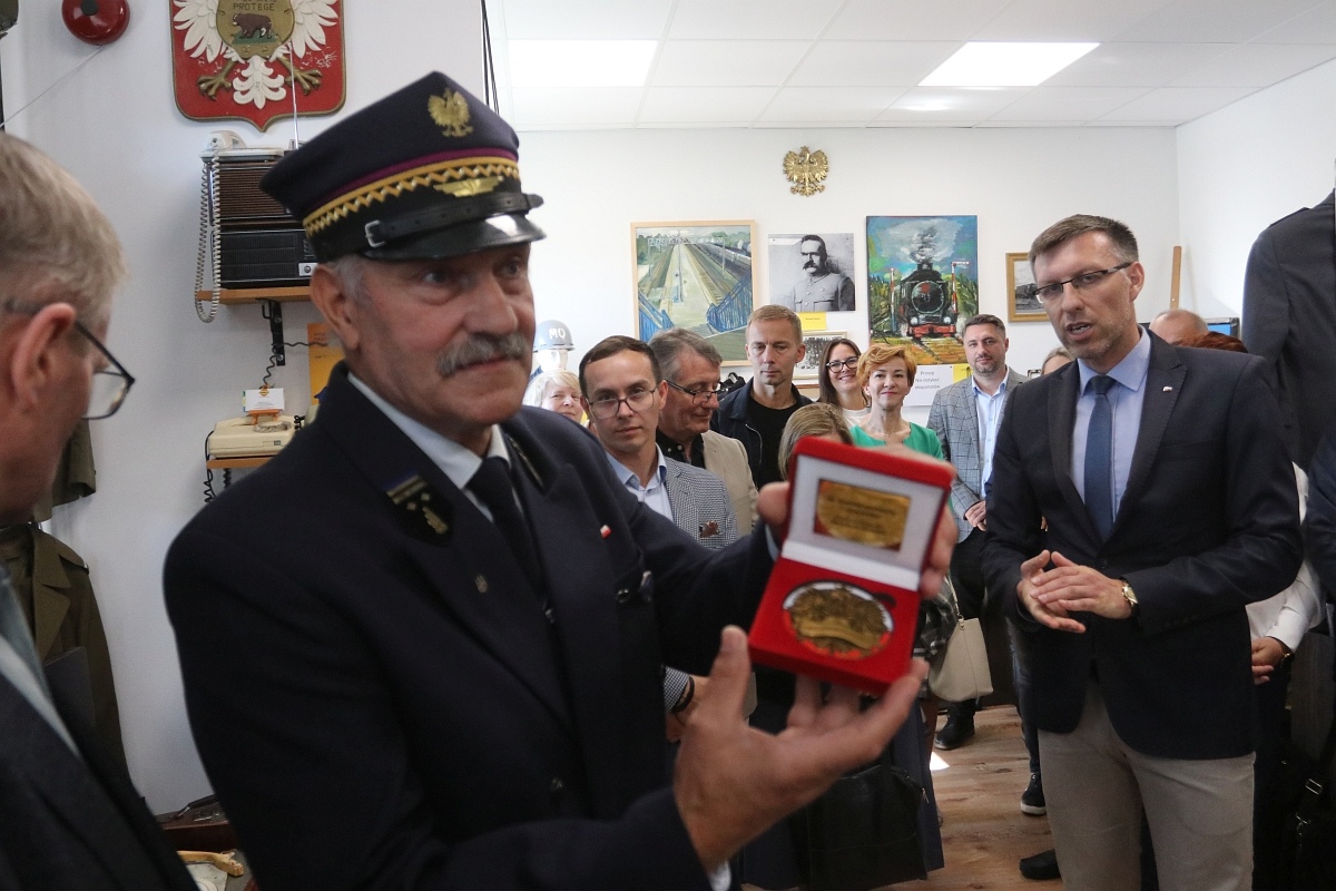 Odbiór lokomotywy Julia i 10-lecie Muzeum Kasa Biletowa z pamiątkami kolejowymi Jerzego Grabowskiego [18.09.2025] - zdjęcie #8 - eOstroleka.pl