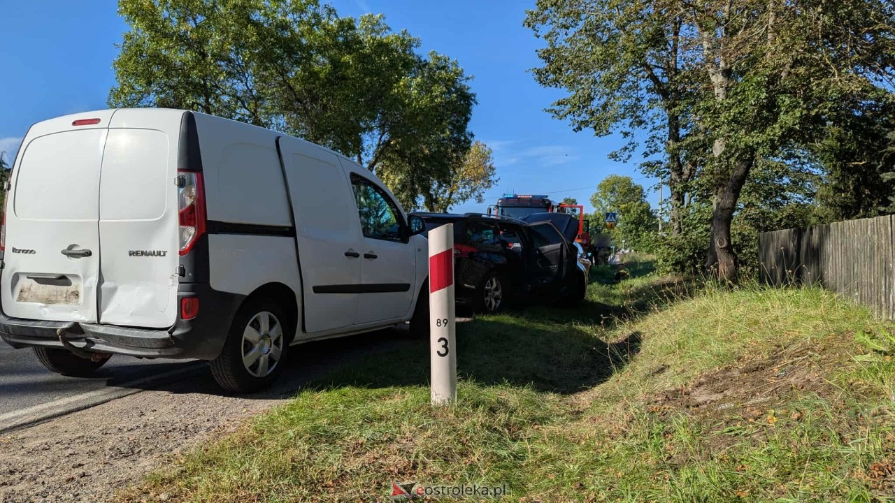 Karambol w Wydmusach na DK-53 [20.09.2025] - zdjęcie #5 - eOstroleka.pl