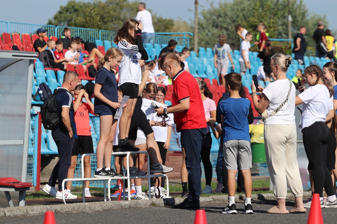 Indywidualne Biegi Przełajowe organizowane przez Powiatowy Grodzko-Ziemski Szkolny Związek Sportowy [20.09.2025] - zdjęcie #75 - eOstroleka.pl