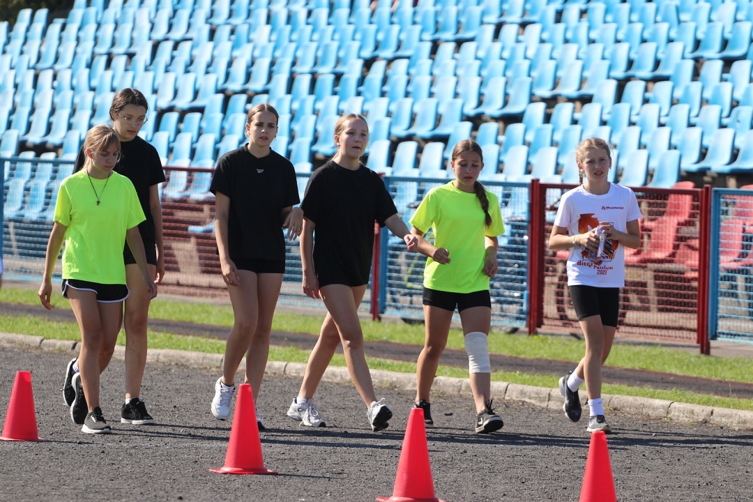 Indywidualne Biegi Przełajowe organizowane przez Powiatowy Grodzko-Ziemski Szkolny Związek Sportowy [20.09.2025] - zdjęcie #19 - eOstroleka.pl