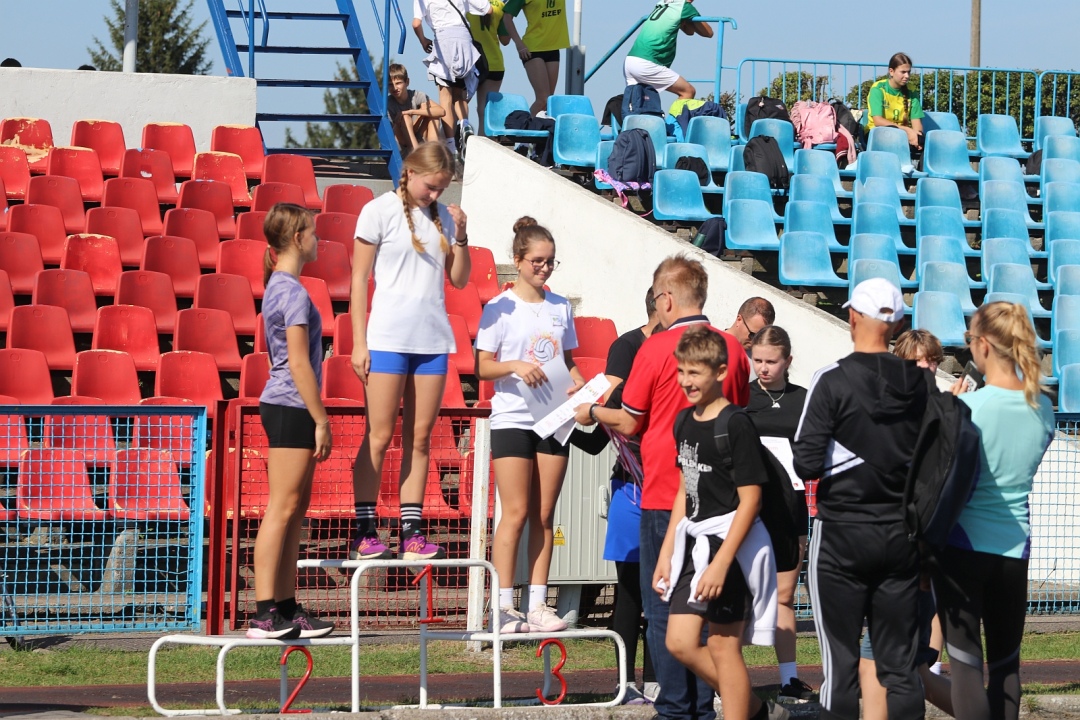 Indywidualne Biegi Przełajowe organizowane przez Powiatowy Grodzko-Ziemski Szkolny Związek Sportowy [20.09.2025] - zdjęcie #12 - eOstroleka.pl