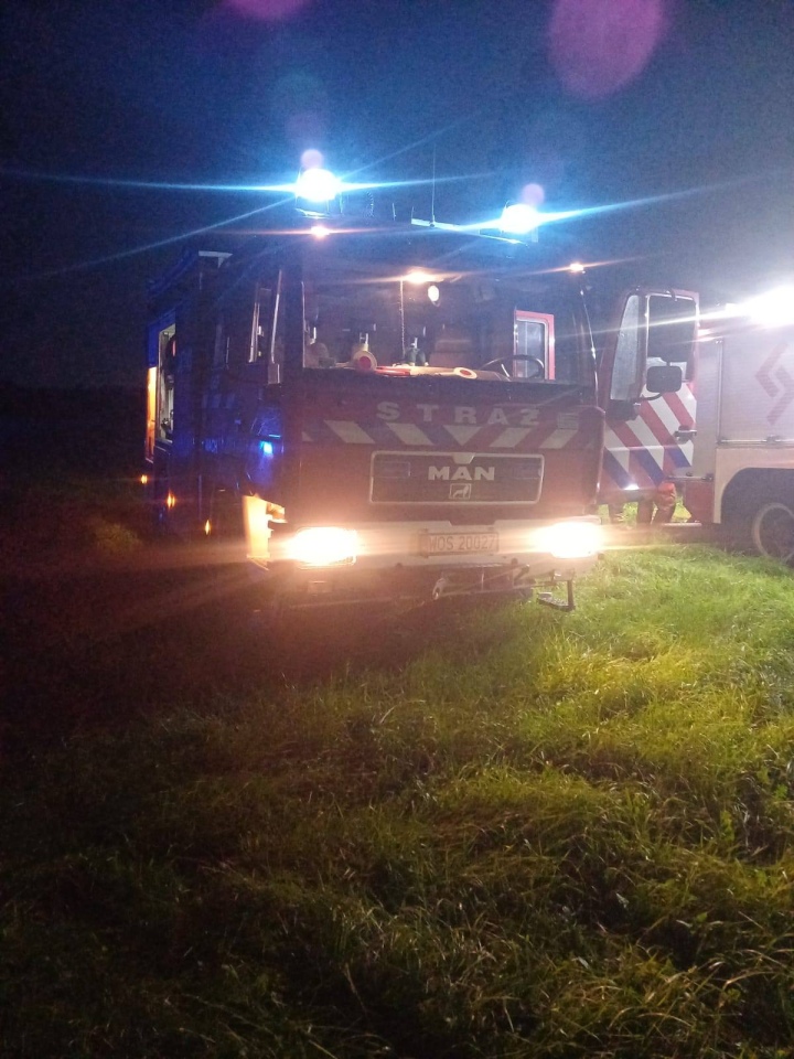 Pożar mercedesa w Wachu [21.09.2025] - zdjęcie #2 - eOstroleka.pl