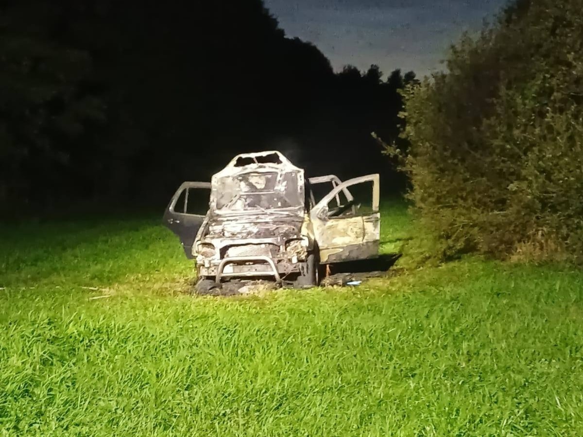 Pożar mercedesa w Wachu [21.09.2025] - zdjęcie #1 - eOstroleka.pl