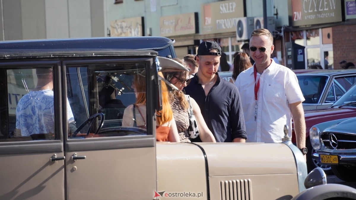 Klasykiem po Ostrołęce - Zlot miłośników klasycznej motoryzacji [21.09.2025] - zdjęcie #2 - eOstroleka.pl