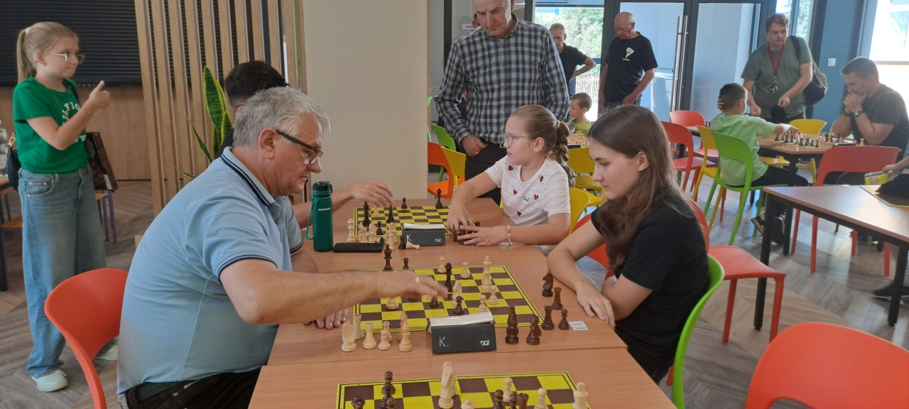 Zacięte rozgrywki na szachownicy. Turniej szachowy o puchar wójta gminy Kadzidło! [20.09.2025] - zdjęcie #19 - eOstroleka.pl