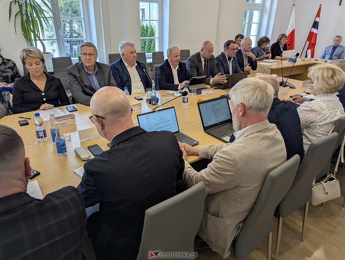 XIX sesja Rady Powiatu w Ostrołęce [22.09.2025] - zdjęcie #14 - eOstroleka.pl