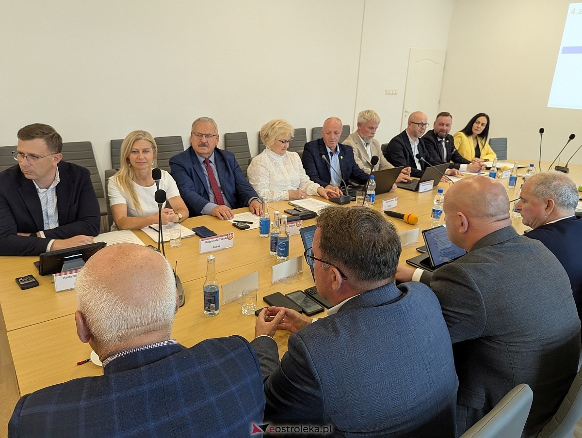 XIX sesja Rady Powiatu w Ostrołęce [22.09.2025] - zdjęcie #7 - eOstroleka.pl