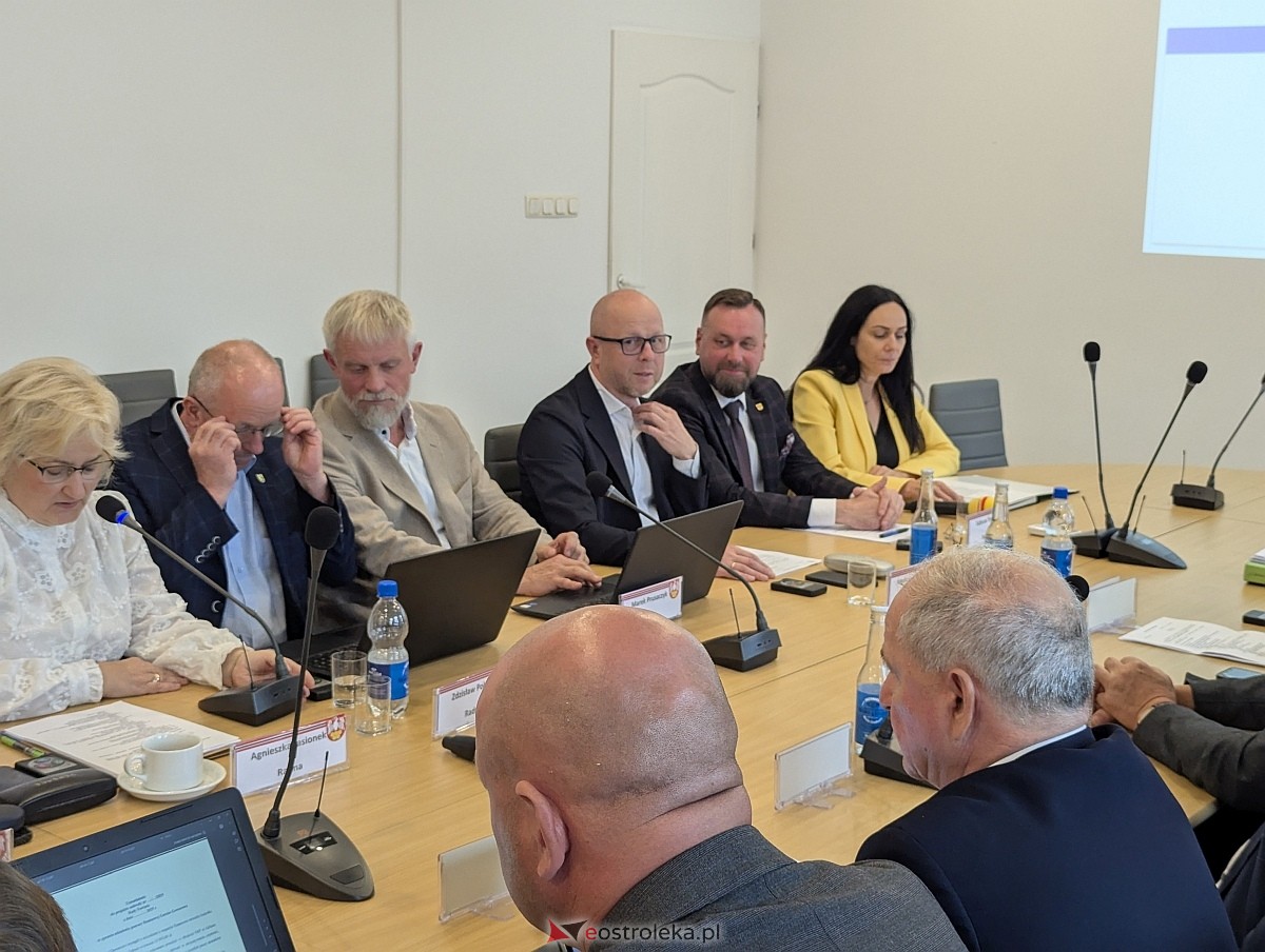 XIX sesja Rady Powiatu w Ostrołęce [22.09.2025] - zdjęcie #4 - eOstroleka.pl