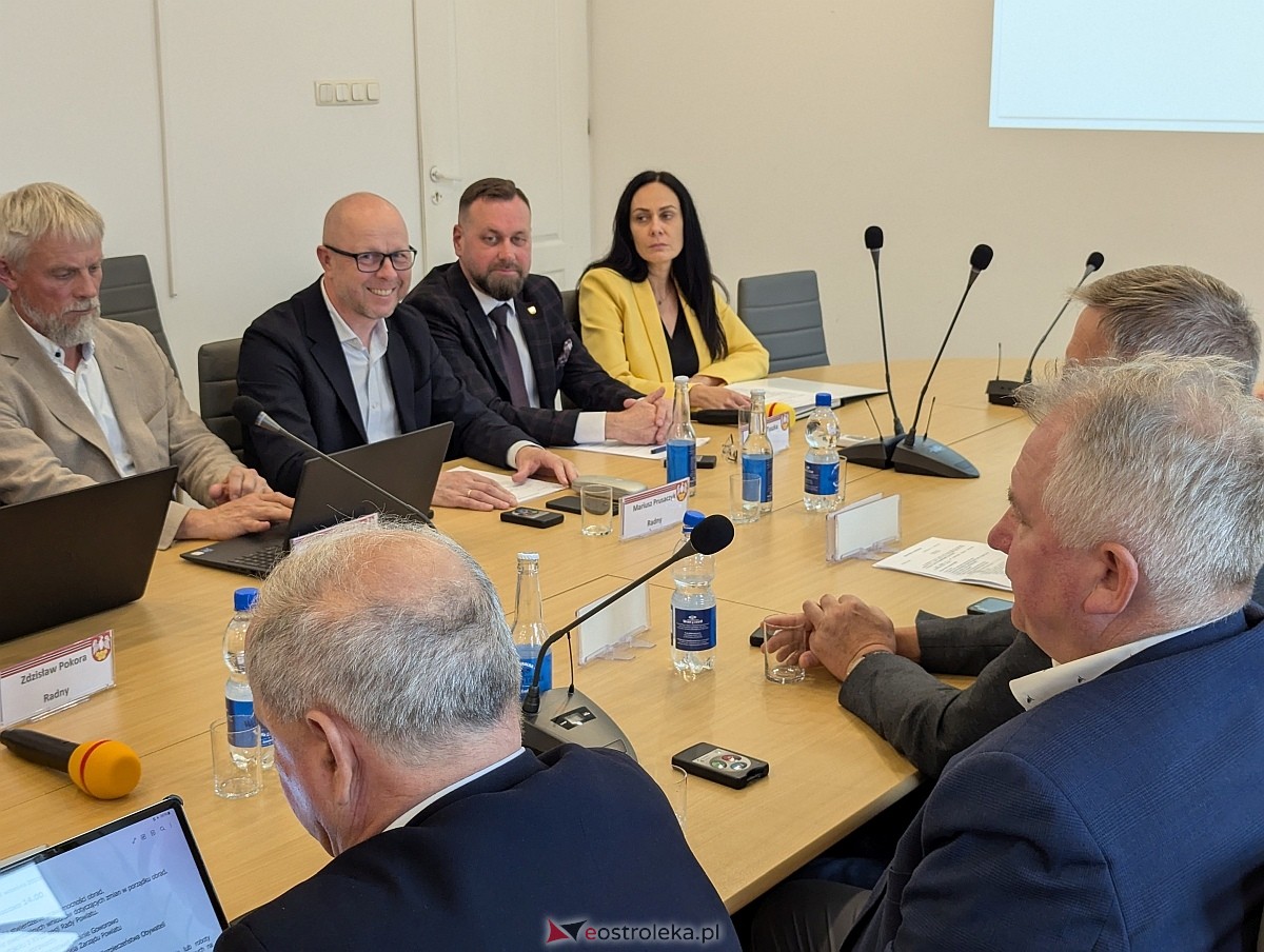 XIX sesja Rady Powiatu w Ostrołęce [22.09.2025] - zdjęcie #2 - eOstroleka.pl