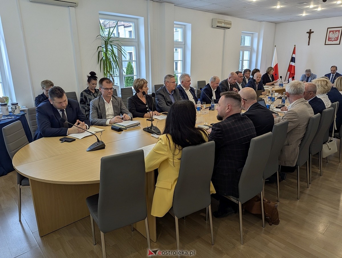 XIX sesja Rady Powiatu w Ostrołęce [22.09.2025] - zdjęcie #1 - eOstroleka.pl