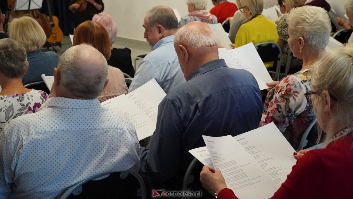 Ach jak przyjemnie - sentymentalna podróż muzyczna dla seniorów w Olszewie-Borkach [25.09.2025] - zdjęcie #8 - eOstroleka.pl