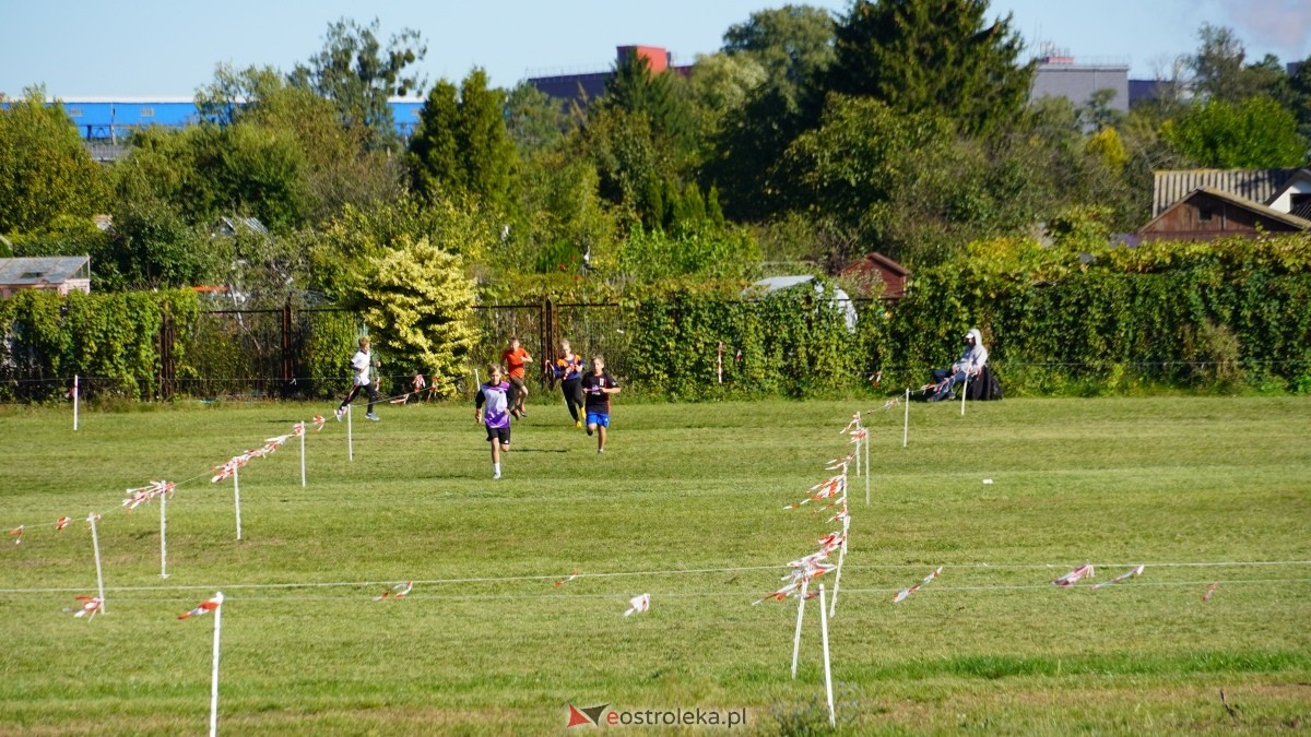 Zawody biegowe - sztafeta [26.09.2025] - zdjęcie #28 - eOstroleka.pl