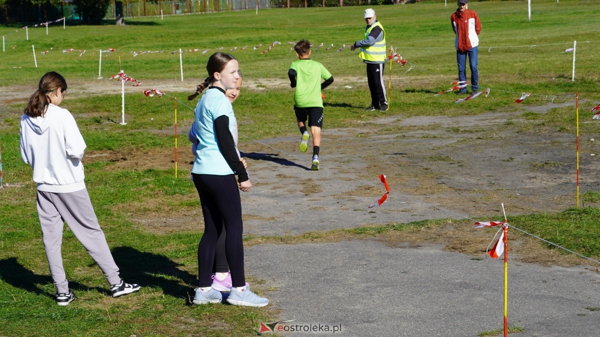 Zawody biegowe - sztafeta [26.09.2025] - zdjęcie #17 - eOstroleka.pl