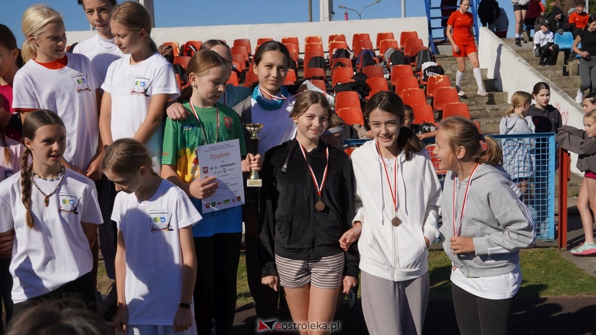 Zawody biegowe - sztafeta [26.09.2025] - zdjęcie #111 - eOstroleka.pl