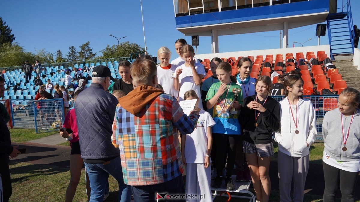 Zawody biegowe - sztafeta [26.09.2025] - zdjęcie #107 - eOstroleka.pl
