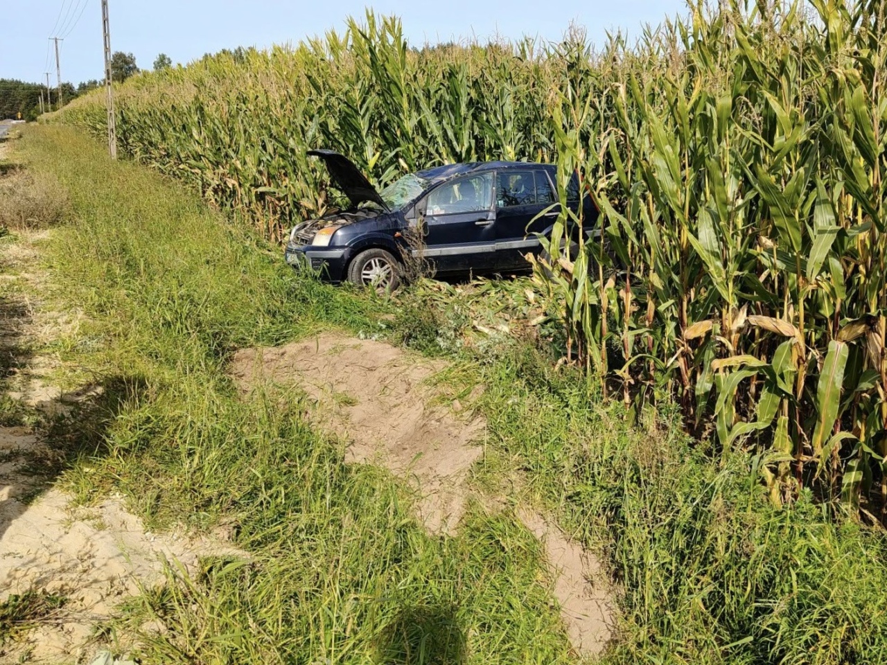 Wypadek na trasie Troszyn - Chrzczony [27.09.2025] - zdjęcie #1 - eOstroleka.pl