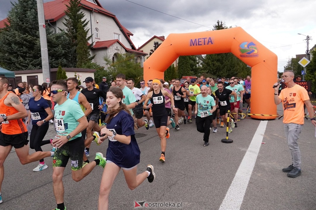 II Festiwal Biegowy i Nordic Walking, o Puchar Wójta Gminy Olszewo-Borki [28.09.2025] - zdjęcie #83 - eOstroleka.pl
