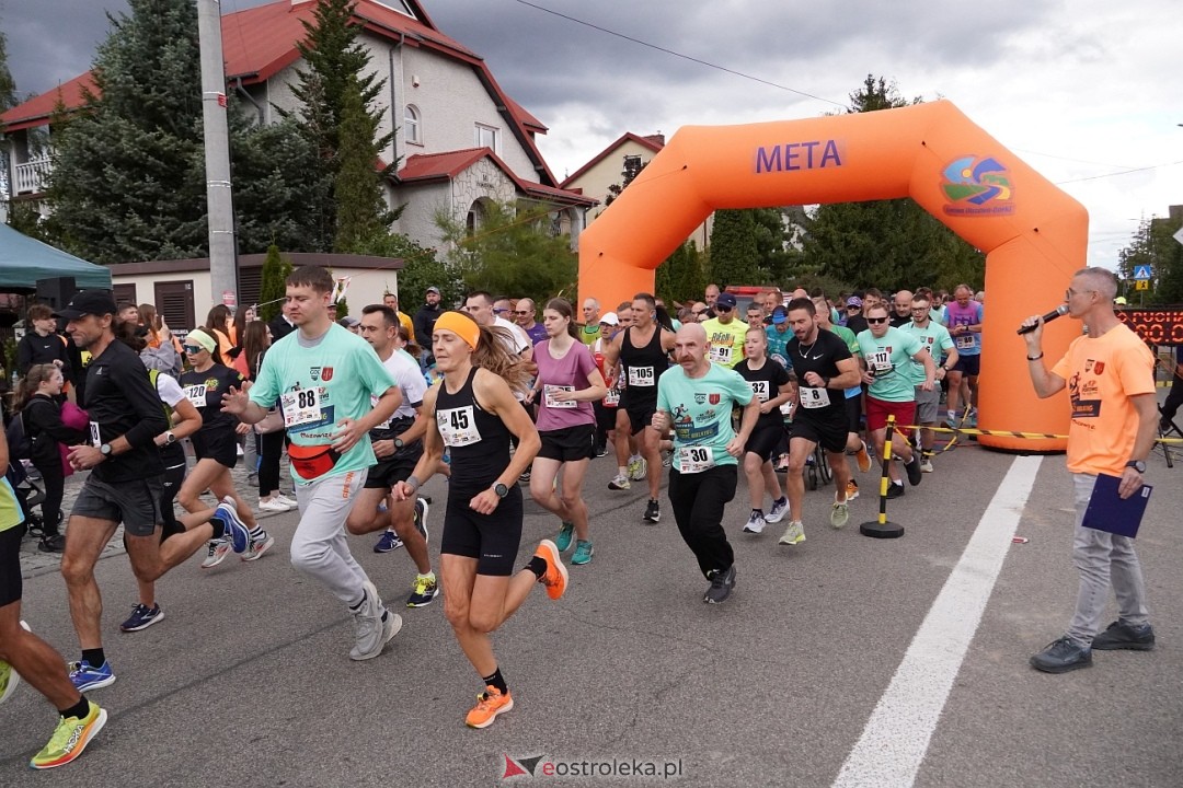 II Festiwal Biegowy i Nordic Walking, o Puchar Wójta Gminy Olszewo-Borki [28.09.2025] - zdjęcie #82 - eOstroleka.pl