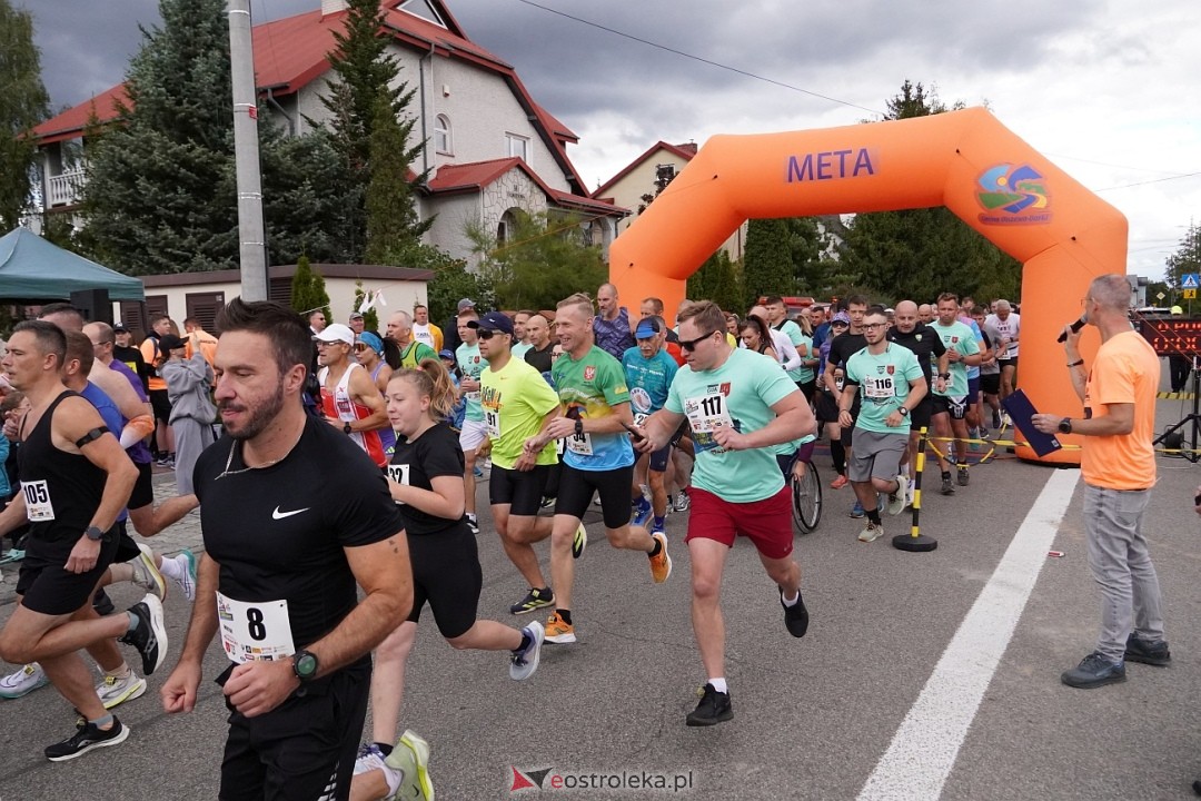 II Festiwal Biegowy i Nordic Walking, o Puchar Wójta Gminy Olszewo-Borki [28.09.2025] - zdjęcie #80 - eOstroleka.pl