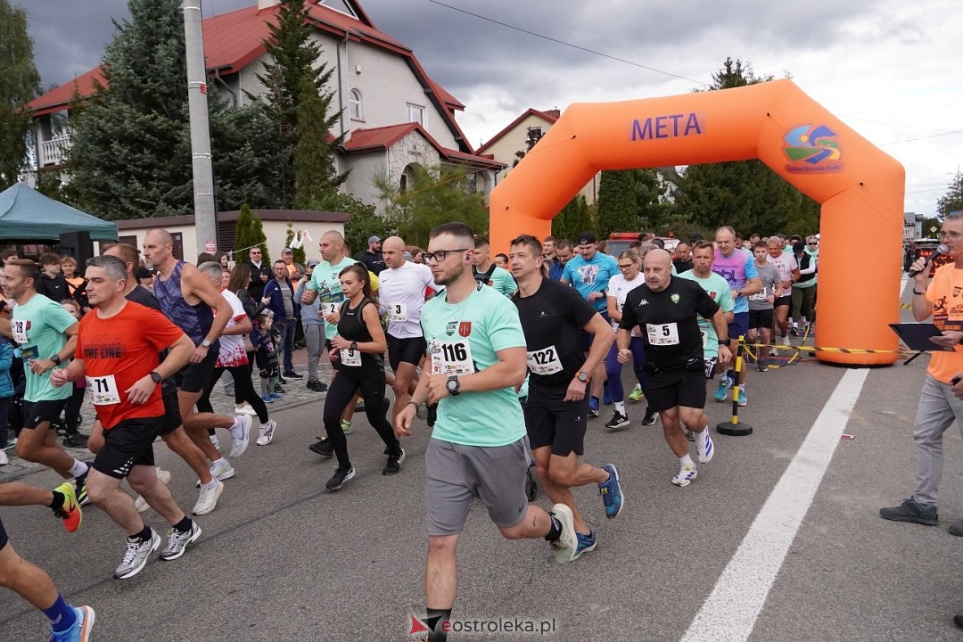 II Festiwal Biegowy i Nordic Walking, o Puchar Wójta Gminy Olszewo-Borki [28.09.2025] - zdjęcie #77 - eOstroleka.pl