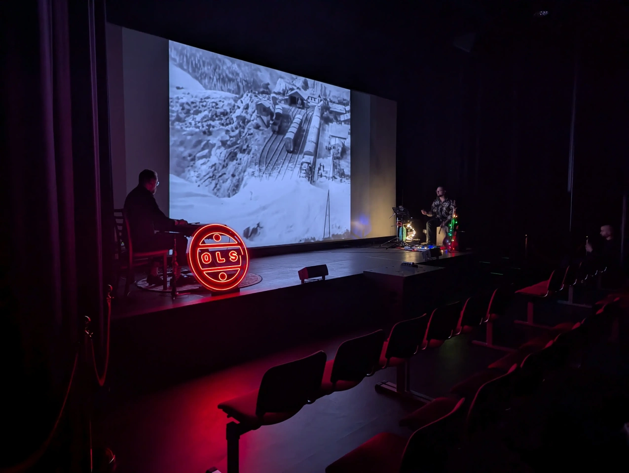 „W starym kinie...” w Muzeum Żołnierzy Wyklętych [28.09.2025] - zdjęcie #10 - eOstroleka.pl