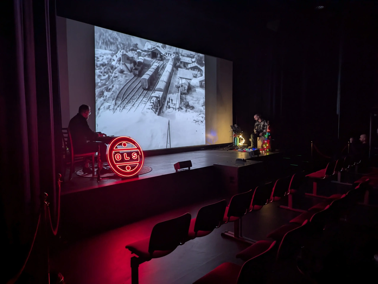 „W starym kinie...” w Muzeum Żołnierzy Wyklętych [28.09.2025] - zdjęcie #9 - eOstroleka.pl