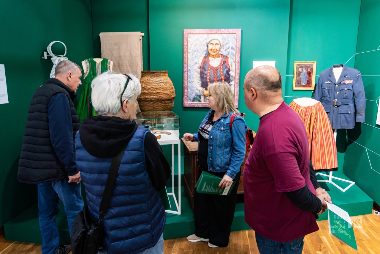 Spacer historyczny z Muzeum Kultury Kurpiowskiej [01.10.2025] - zdjęcie #13 - eOstroleka.pl