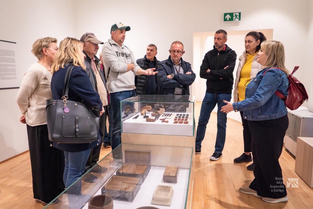 Spacer historyczny z Muzeum Kultury Kurpiowskiej [01.10.2025] - zdjęcie #10 - eOstroleka.pl