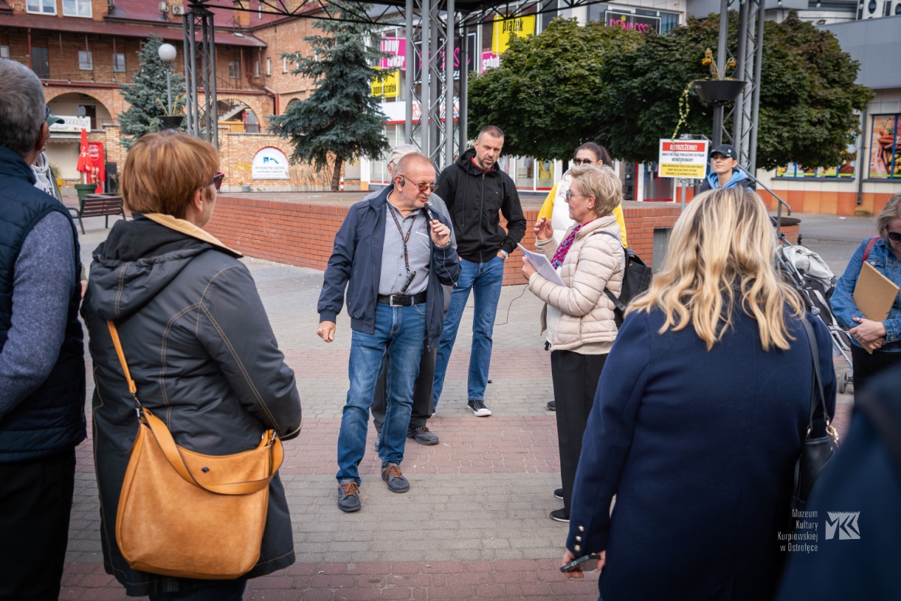 Spacer historyczny z Muzeum Kultury Kurpiowskiej [01.10.2025] - zdjęcie #5 - eOstroleka.pl