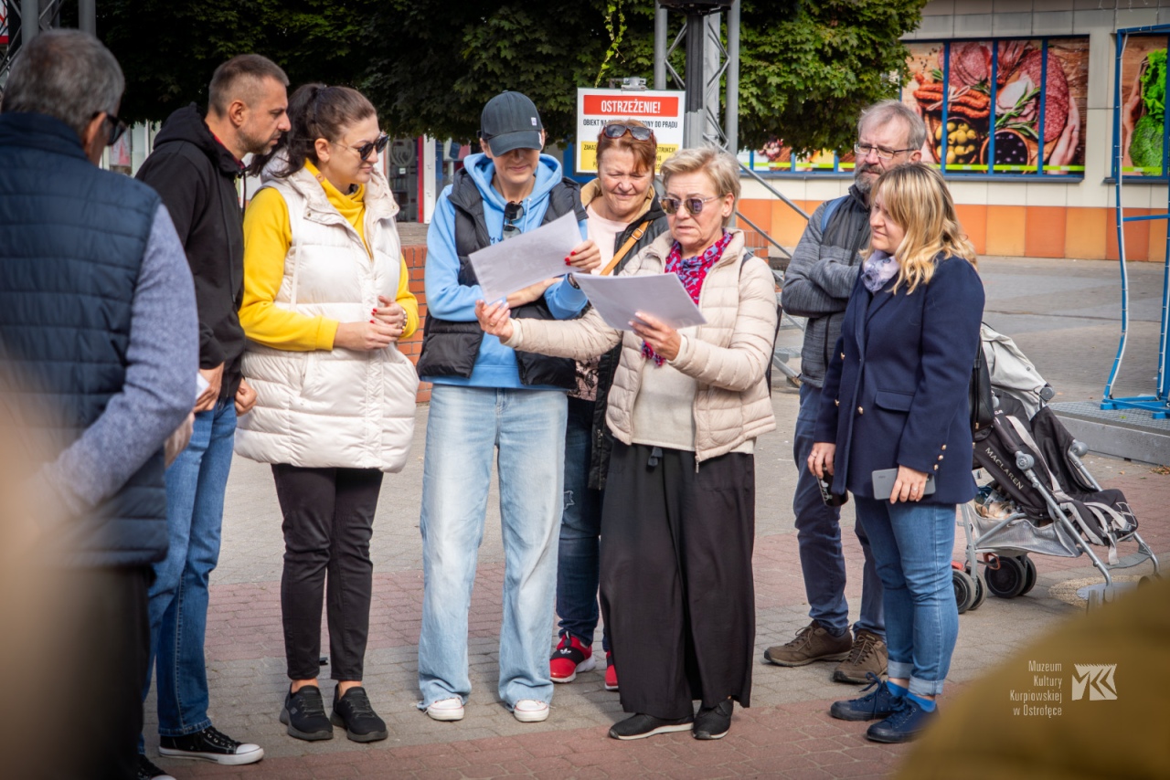 Spacer historyczny z Muzeum Kultury Kurpiowskiej [01.10.2025] - zdjęcie #4 - eOstroleka.pl
