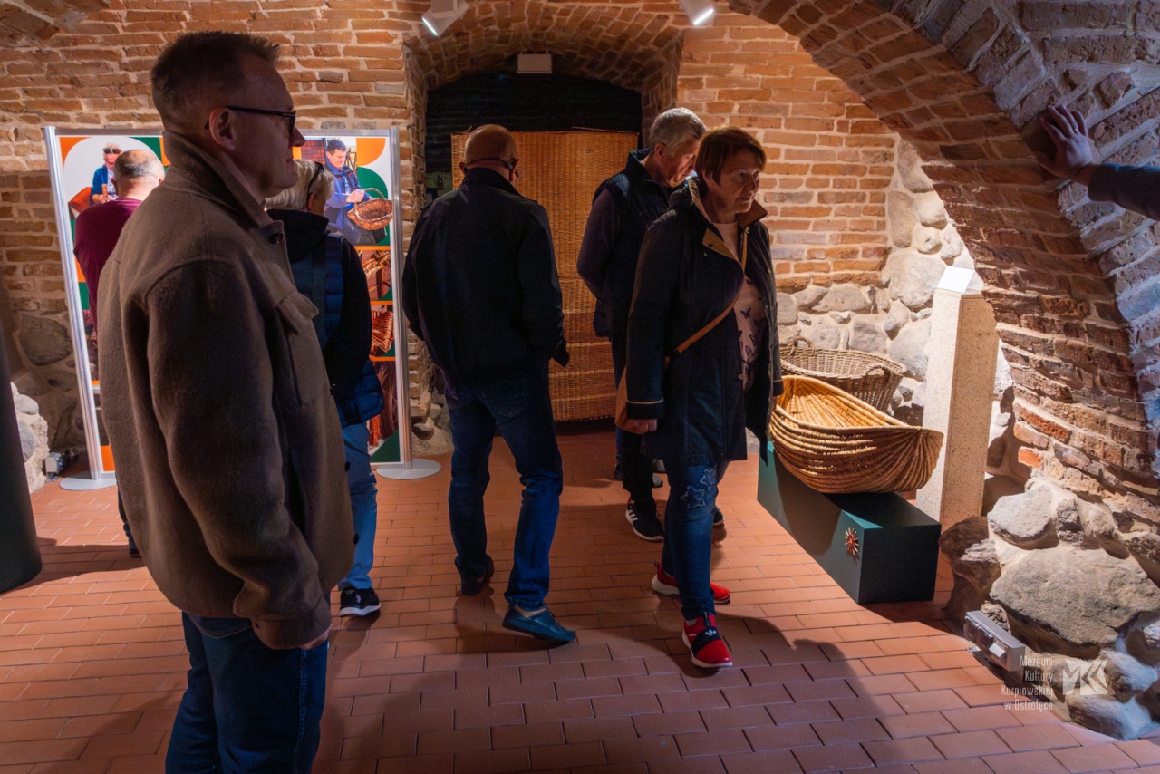 Spacer historyczny z Muzeum Kultury Kurpiowskiej [01.10.2025] - zdjęcie #3 - eOstroleka.pl