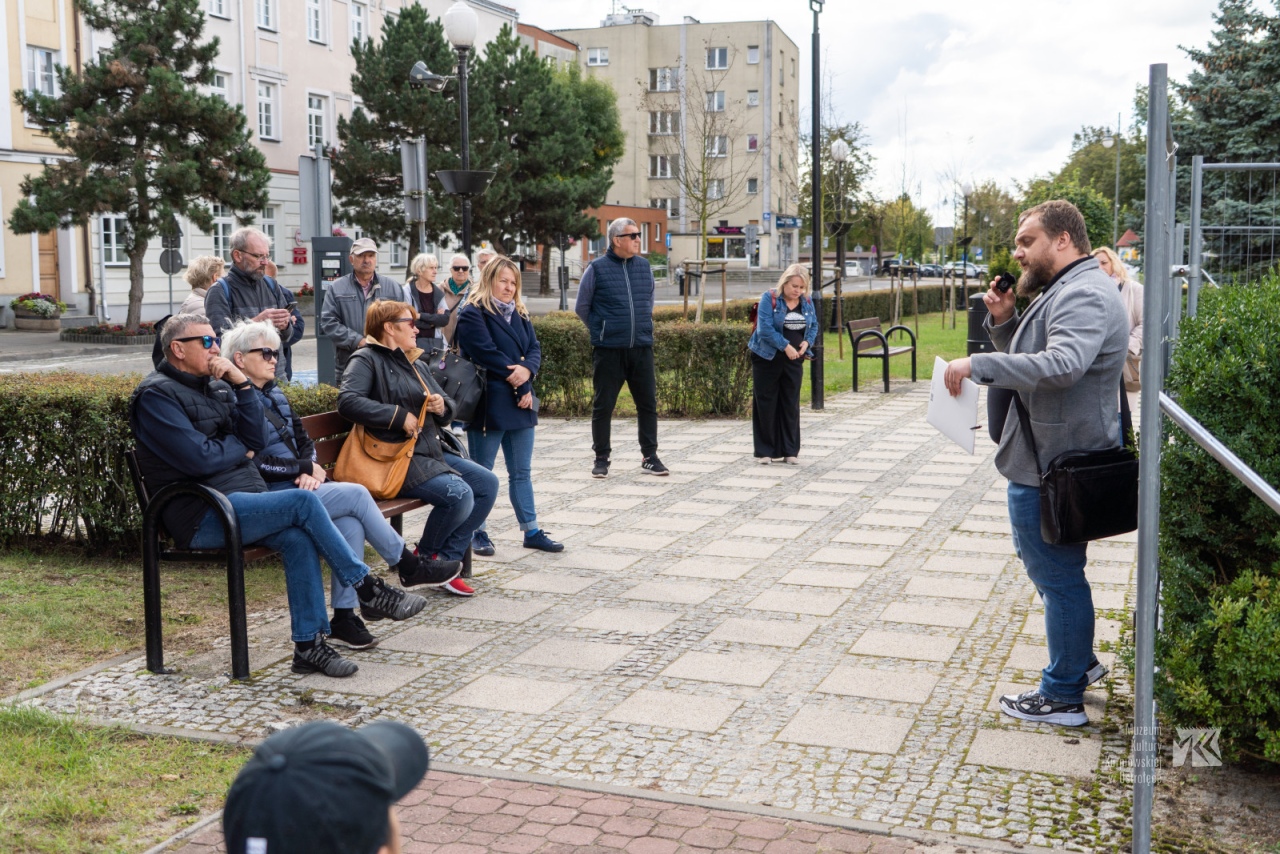 Spacer historyczny z Muzeum Kultury Kurpiowskiej [01.10.2025] - zdjęcie #2 - eOstroleka.pl