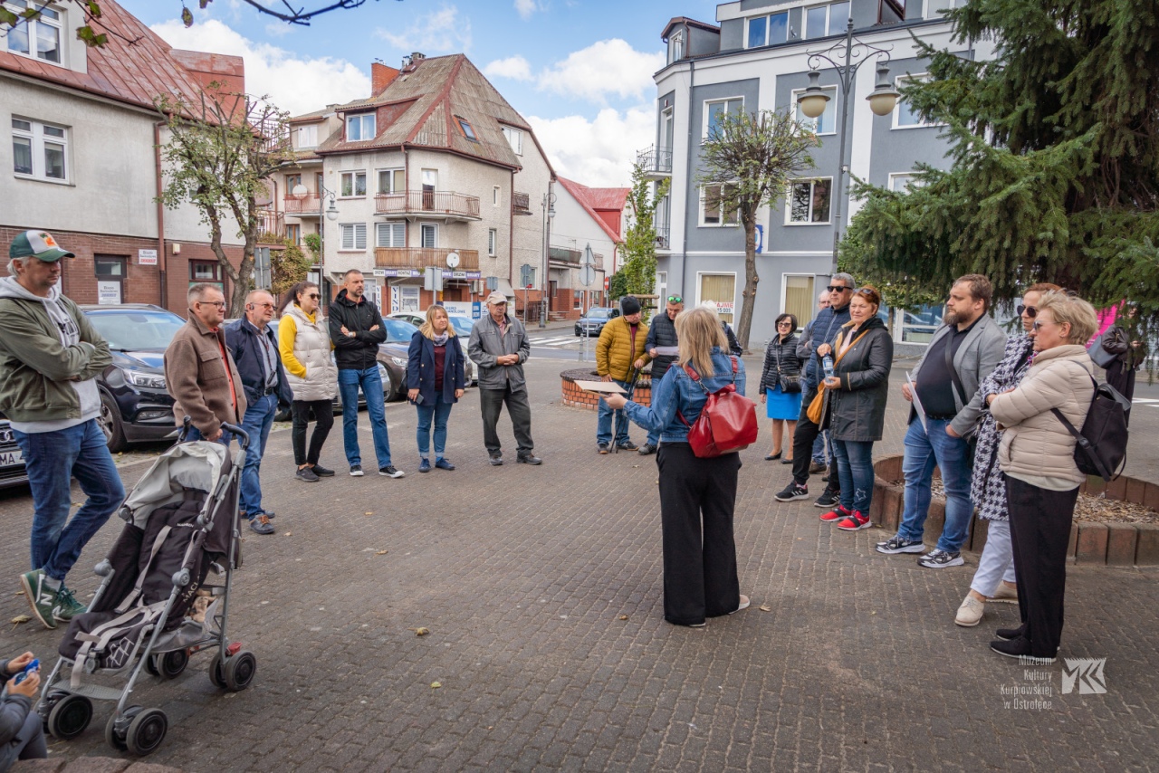 Spacer historyczny z Muzeum Kultury Kurpiowskiej [01.10.2025] - zdjęcie #1 - eOstroleka.pl