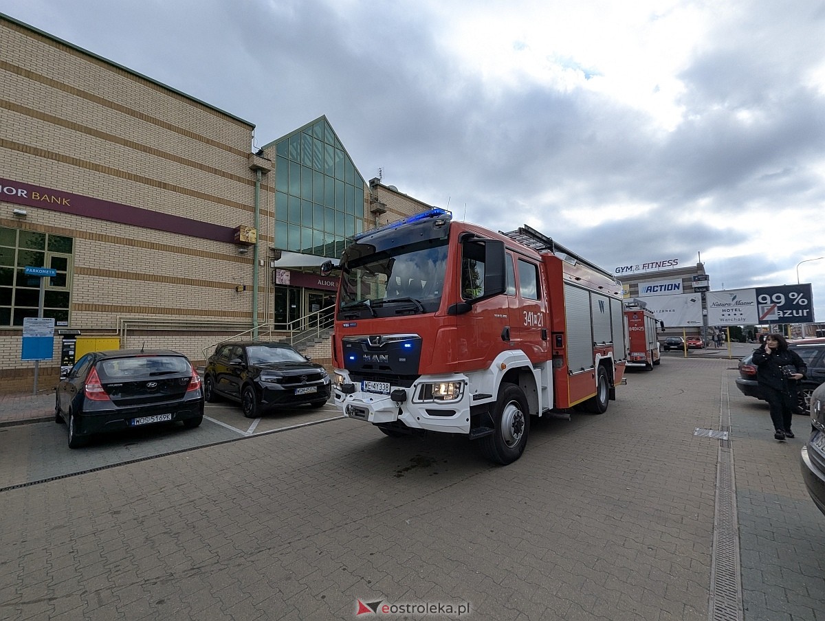 Syreny alarmowe w centrum Ostrołęki! Straż pożarna pędziła do banku [04.10.2025] - zdjęcie #7 - eOstroleka.pl