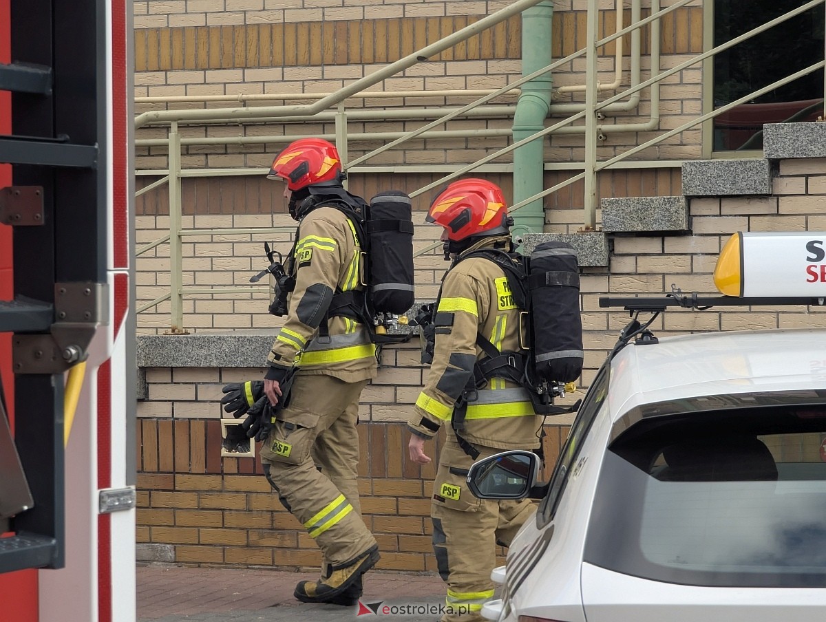 Syreny alarmowe w centrum Ostrołęki! Straż pożarna pędziła do banku [04.10.2025] - zdjęcie #5 - eOstroleka.pl