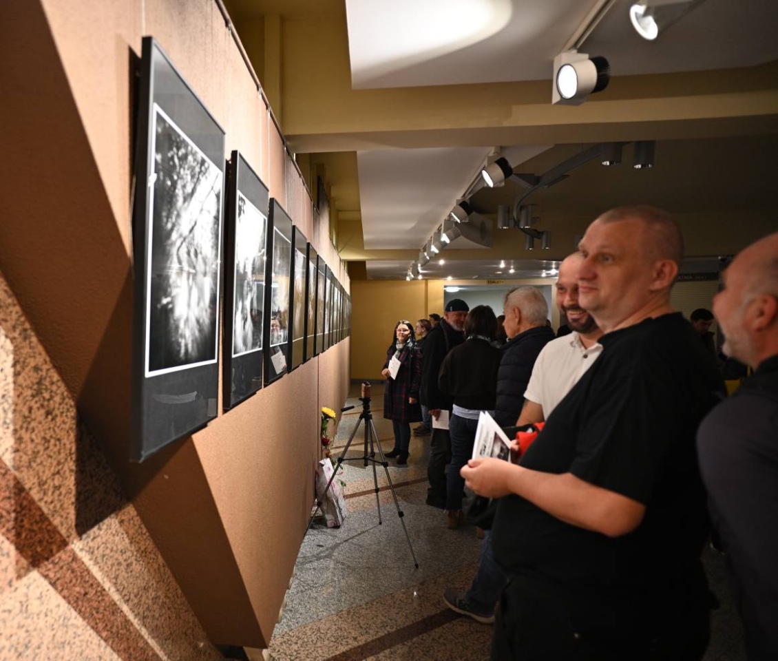 Dwa światy fotografii w Ostrołęckim Centrum Kultury: Wernisaże w ramach XVII Festiwalu OFF [03.10.2025] - zdjęcie #15 - eOstroleka.pl