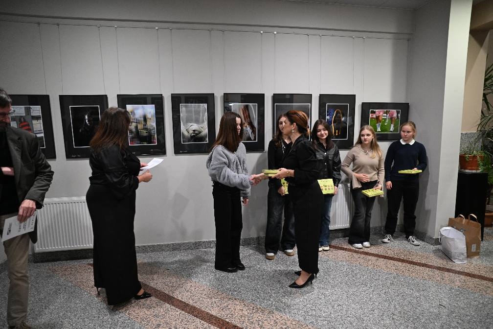 Dwa światy fotografii w Ostrołęckim Centrum Kultury: Wernisaże w ramach XVII Festiwalu OFF [03.10.2025] - zdjęcie #8 - eOstroleka.pl