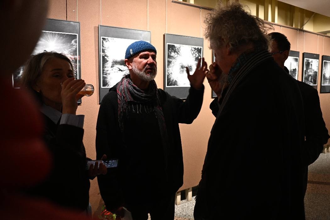 Dwa światy fotografii w Ostrołęckim Centrum Kultury: Wernisaże w ramach XVII Festiwalu OFF [03.10.2025] - zdjęcie #6 - eOstroleka.pl