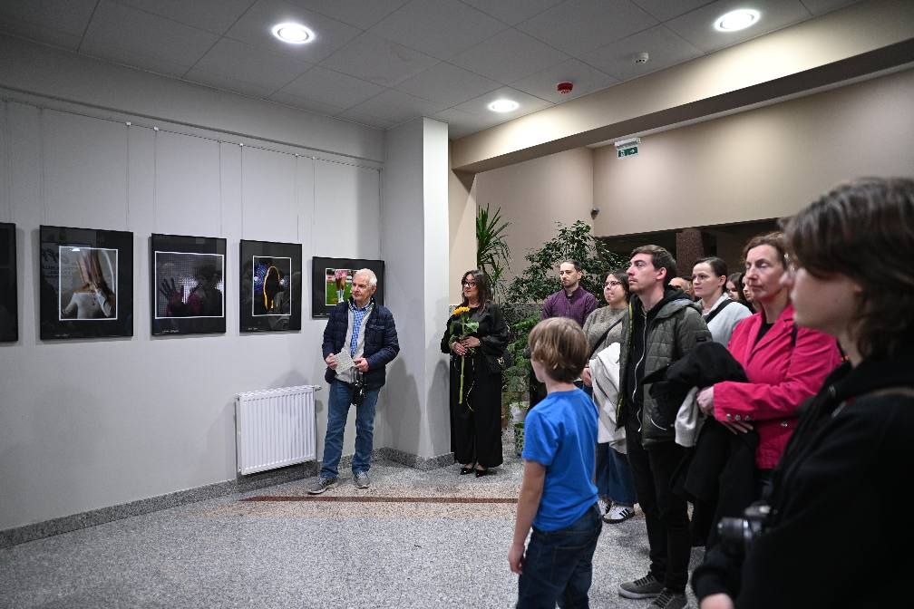 Dwa światy fotografii w Ostrołęckim Centrum Kultury: Wernisaże w ramach XVII Festiwalu OFF [03.10.2025] - zdjęcie #1 - eOstroleka.pl