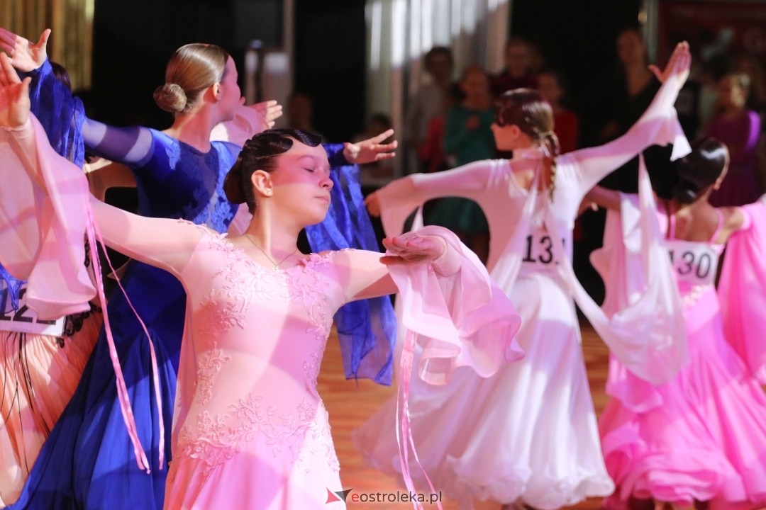 Turniej Tańca Towarzyskiego O Złotą Podwiązkę [4.10.2025] - zdjęcie #52 - eOstroleka.pl