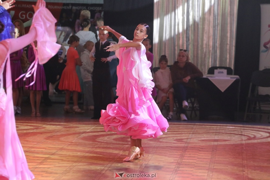 Turniej Tańca Towarzyskiego O Złotą Podwiązkę [4.10.2025] - zdjęcie #51 - eOstroleka.pl