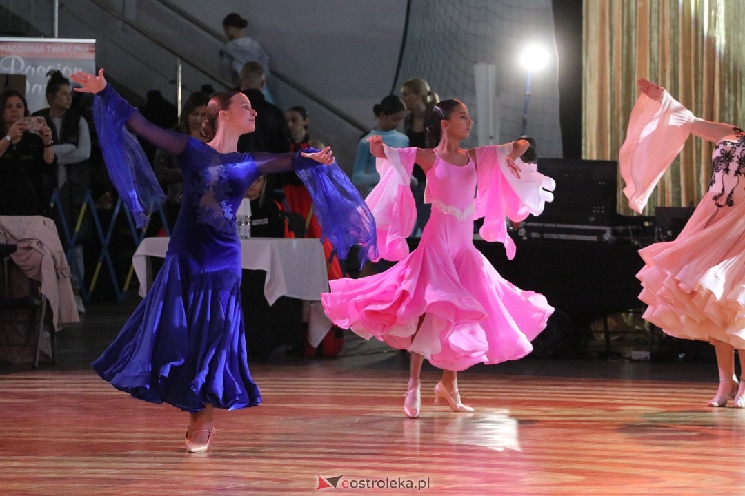 Turniej Tańca Towarzyskiego O Złotą Podwiązkę [4.10.2025] - zdjęcie #50 - eOstroleka.pl