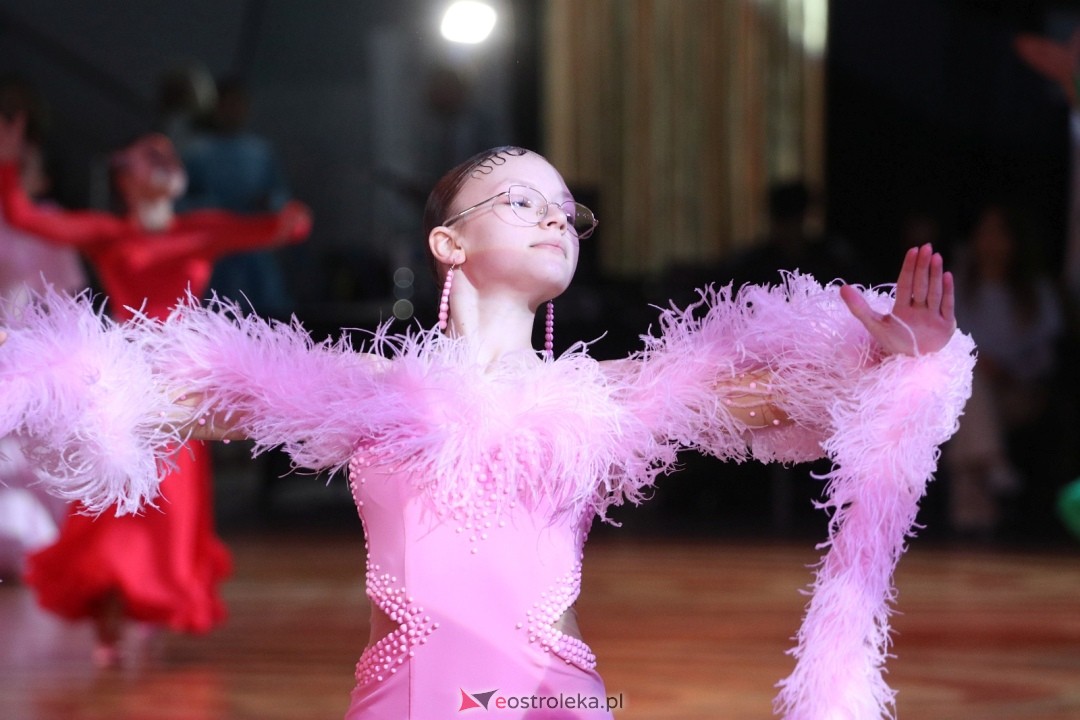 Turniej Tańca Towarzyskiego O Złotą Podwiązkę [4.10.2025] - zdjęcie #49 - eOstroleka.pl