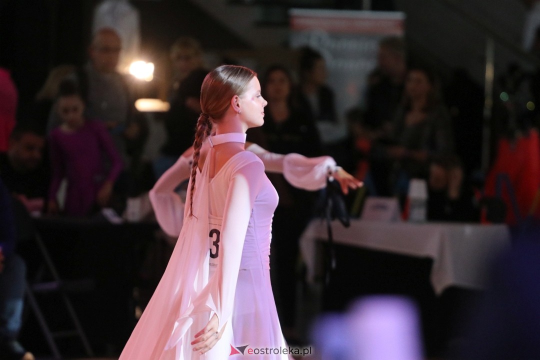 Turniej Tańca Towarzyskiego O Złotą Podwiązkę [4.10.2025] - zdjęcie #48 - eOstroleka.pl