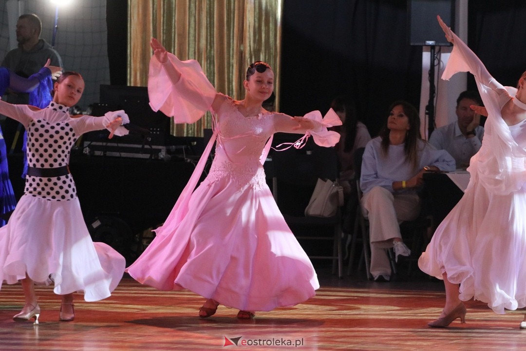 Turniej Tańca Towarzyskiego O Złotą Podwiązkę [4.10.2025] - zdjęcie #44 - eOstroleka.pl