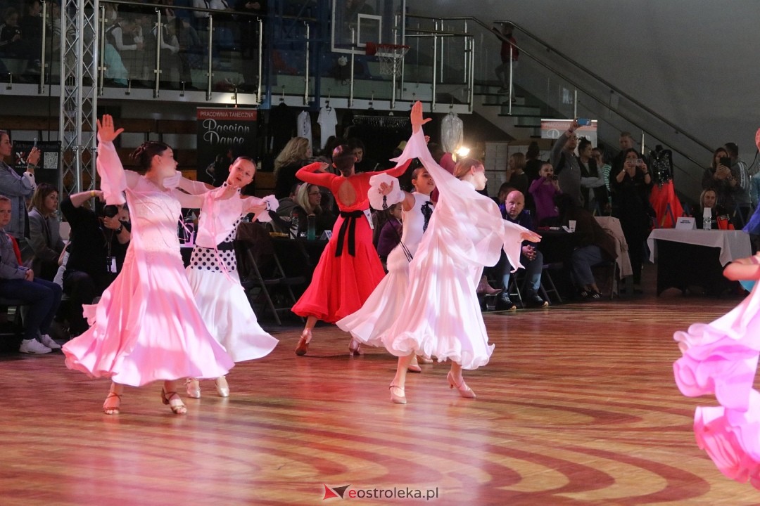Turniej Tańca Towarzyskiego O Złotą Podwiązkę [4.10.2025] - zdjęcie #43 - eOstroleka.pl