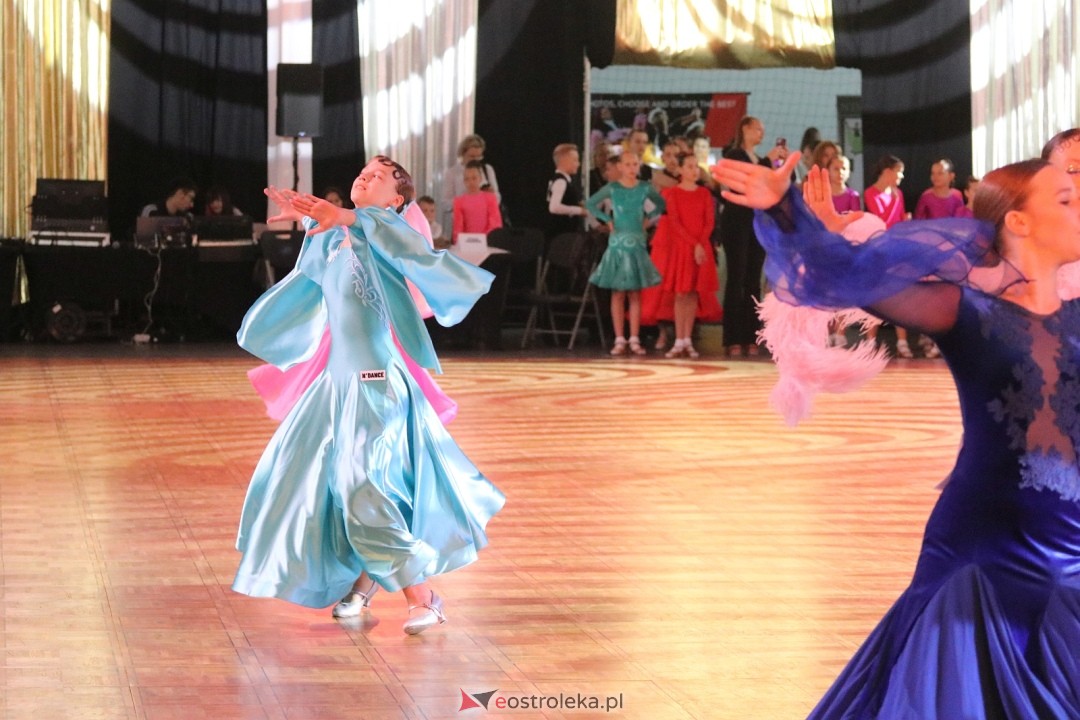 Turniej Tańca Towarzyskiego O Złotą Podwiązkę [4.10.2025] - zdjęcie #42 - eOstroleka.pl