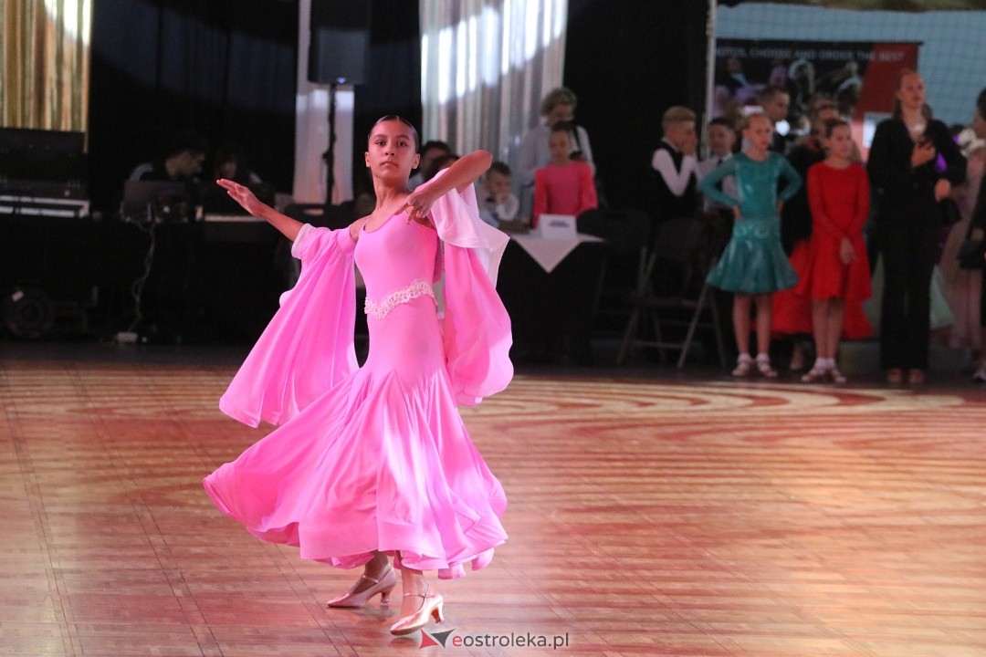 Turniej Tańca Towarzyskiego O Złotą Podwiązkę [4.10.2025] - zdjęcie #41 - eOstroleka.pl